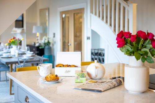 Exclusive 3 Bedroom Penthouse 2 Bath & Mezzanine