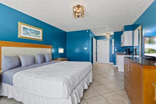 Ocean View Hotel Room with Balcony King Bed #21 in Fort Pierce, United States