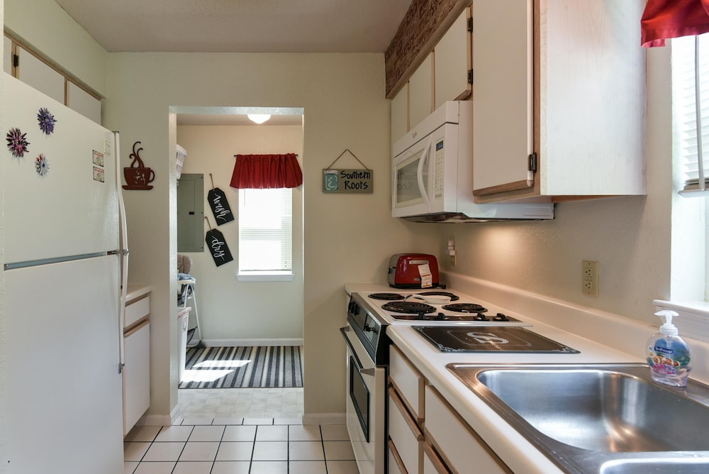 Southern Paradise Resort Amenities Close to Downtown and the Branson Landing - photo 10
