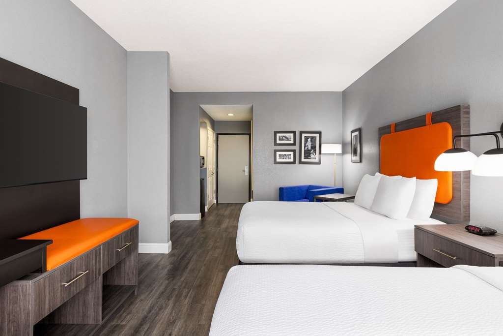 La Quinta Inn & Suites by Wyndham Mt. Laurel Philadelphia - photo 44