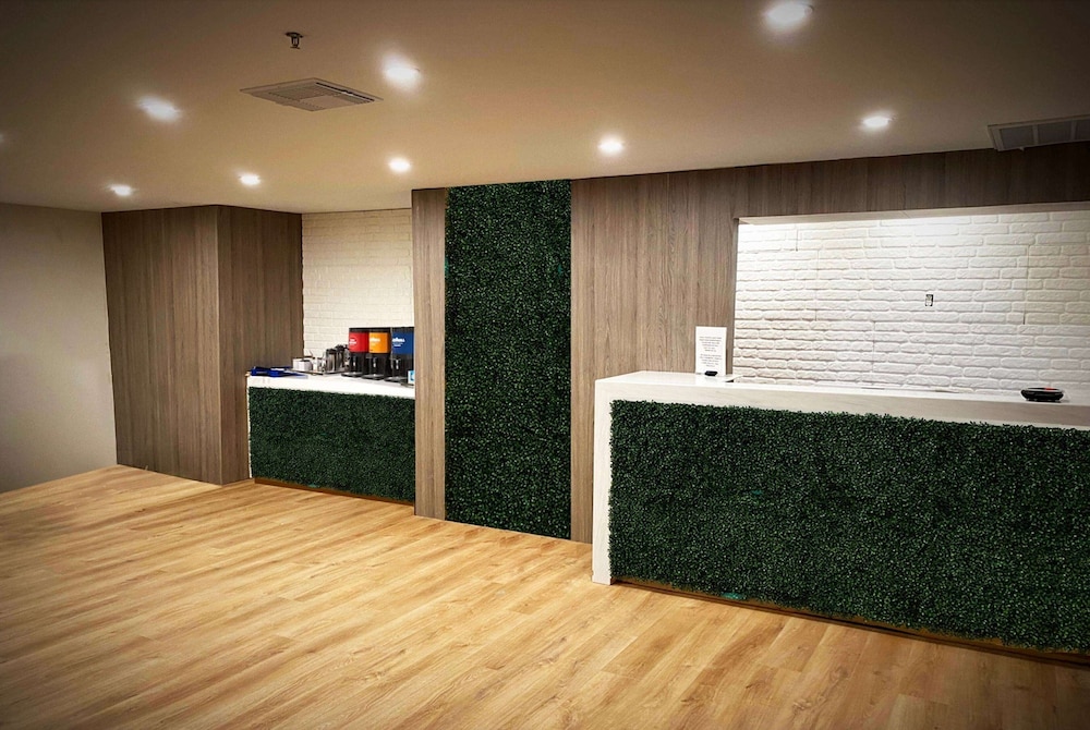 Baymont by Wyndham Del Rio - carbon neutral hotel in Del Rio