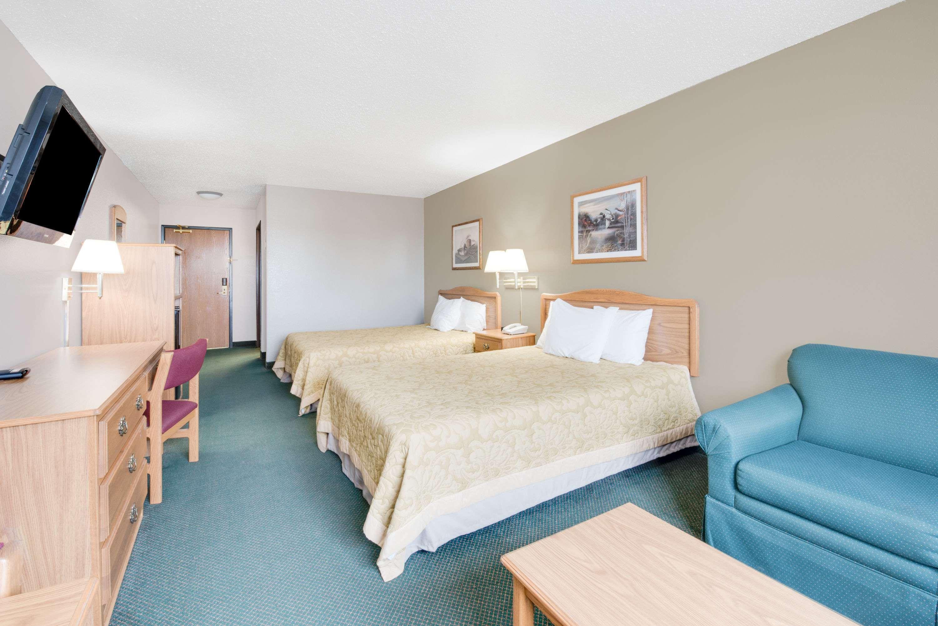 Super 8 by Wyndham Sisseton - photo 3