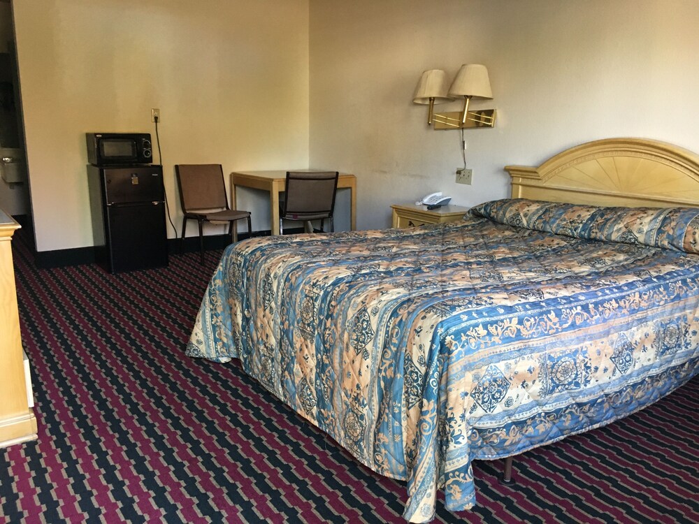 Quality Quarters Inn - photo 13