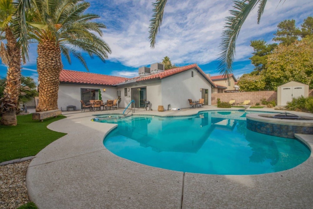 Immaculate 4bed 7min to Vegas Strip — 4-Star Luxury Hotel in Las Vegas, United States