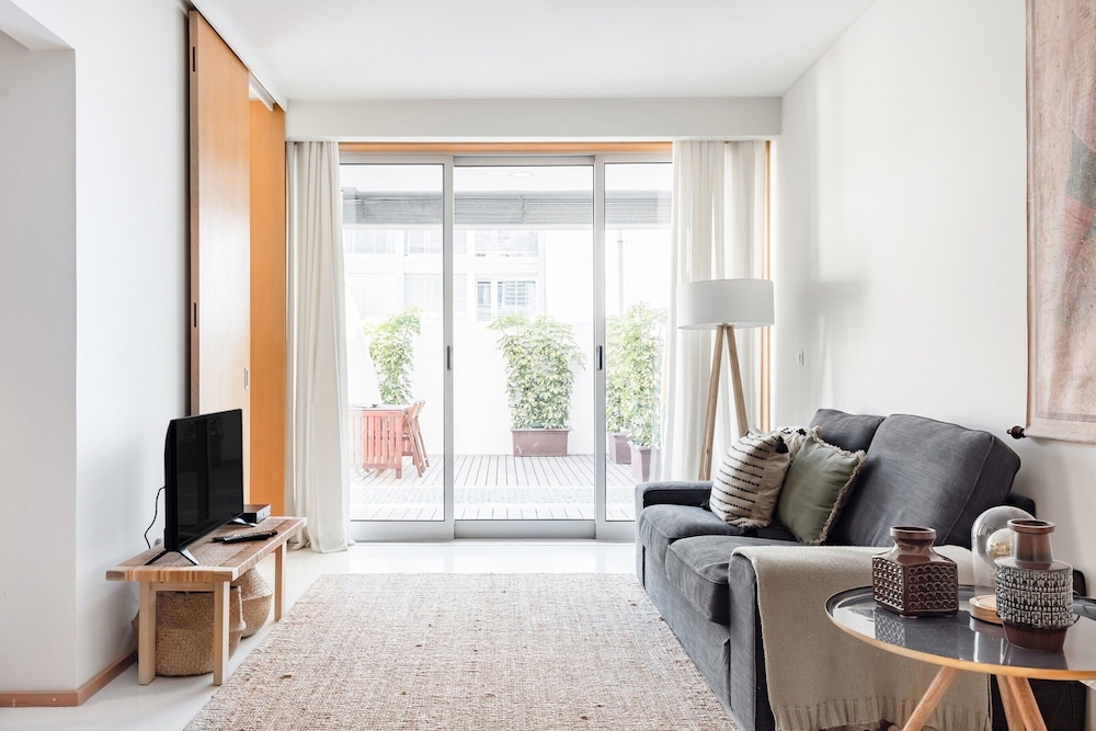 Mat001 Bohemian Vibe at a Fresh Coastal Getaway — 4-Star Luxury Hotel in Matosinhos, Portugal