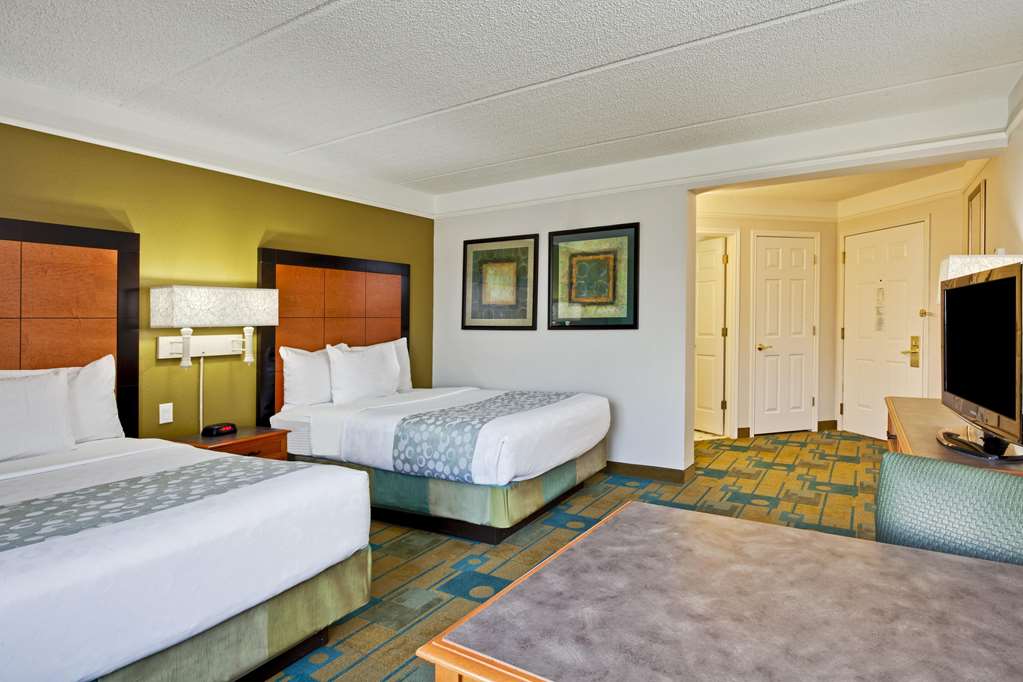 La Quinta Inn & Suites by Wyndham Ft. Lauderdale Airport - photo 19