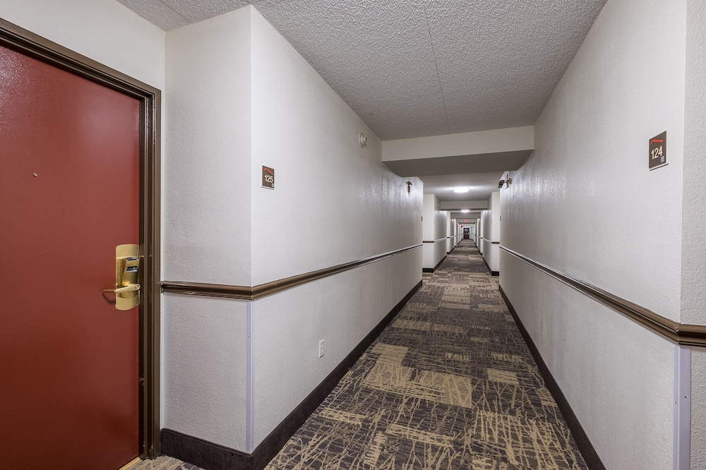 Red Roof Inn PLUS & Suites Knoxville West Cedar Bluff - photo 46