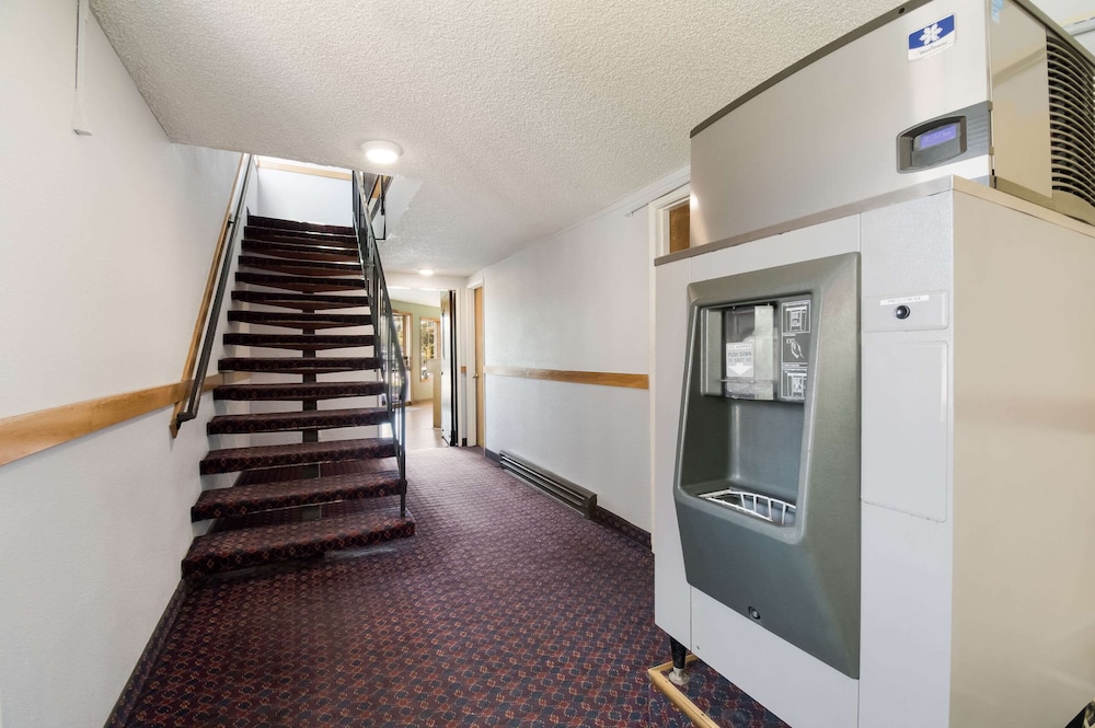 Rodeway Inn & Suites Portland West Beaverton - photo 33