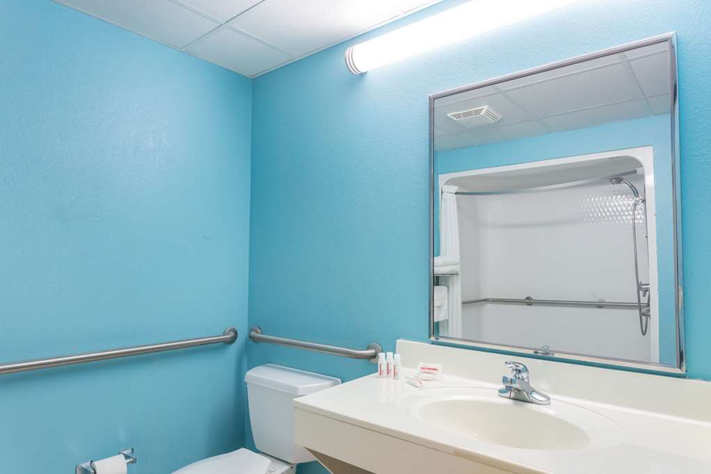 Super 8 by Wyndham Indianola - photo 11