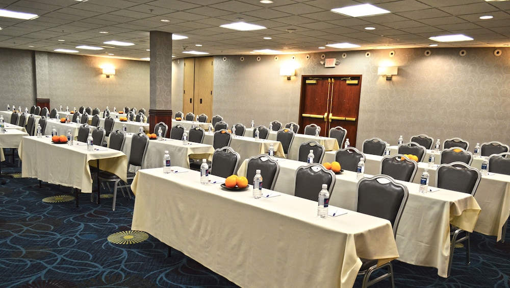 Holiday Inn & Suites Syracuse Airport Liverpool by IHG - photo 72