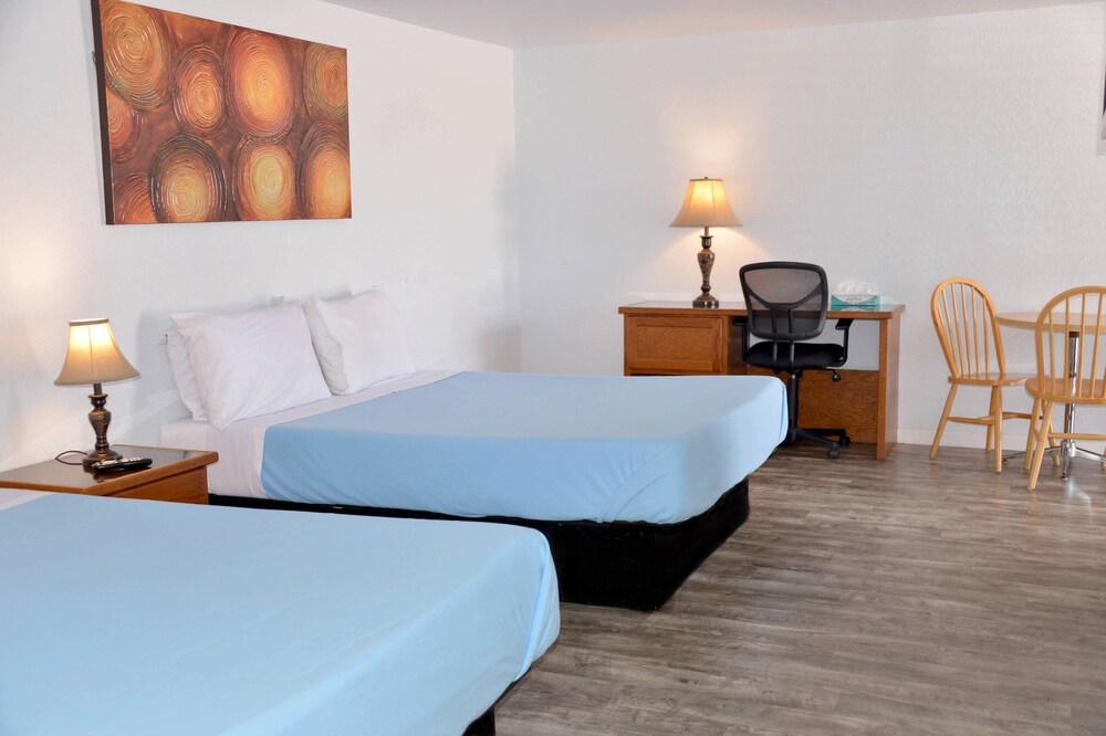 The Oakwood Inn - photo 9