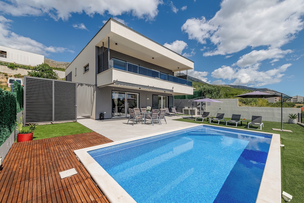 Villa La Vie Podstrana — 4-Star Luxury Hotel in Podstrana, Croatia
