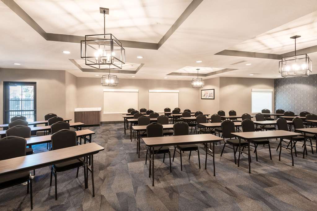 La Quinta Inn & Suites by Wyndham Las Vegas Airport South - photo 36