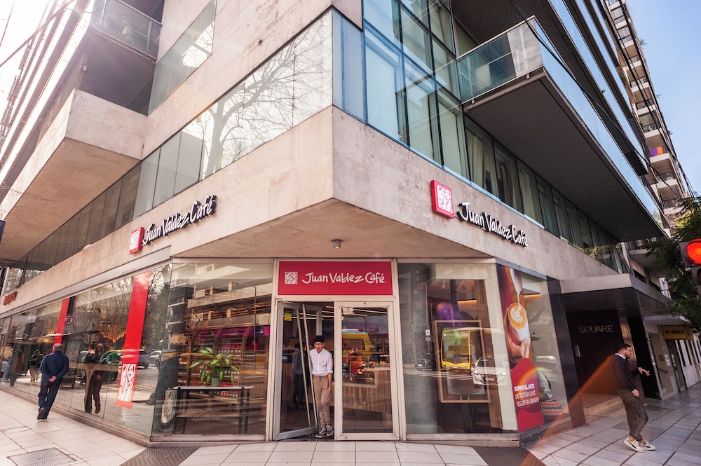 Live Comfortable Apt in Bs As heart chic Recoleta A2A — 4-Star Luxury Hotel in Buenos Aires, Argentina