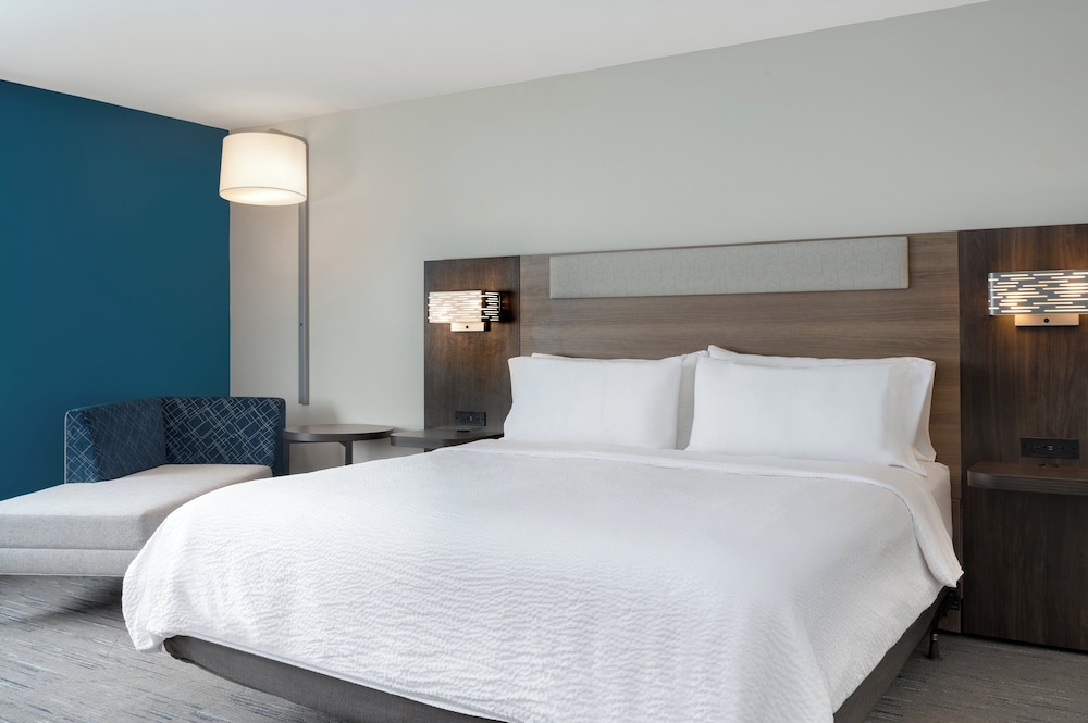 Holiday Inn Express and Suites Alton St Louis Area - photo 12