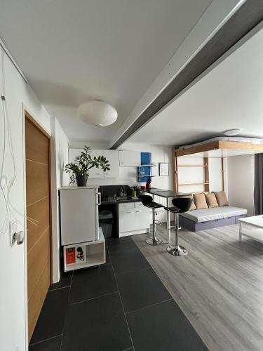 Le Cosy Jean Jaures Double Bed Free Parking in Chalons-En-Champagne, France