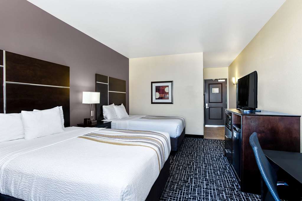 La Quinta Inn & Suites by Wyndham Denver Gateway Park - photo 26