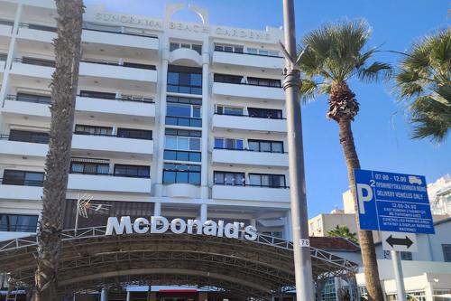 Prime Beachfront Apartment on Larnaca Finikoudes — 4-Star Luxury Hotel in Larnaca, Cyprus