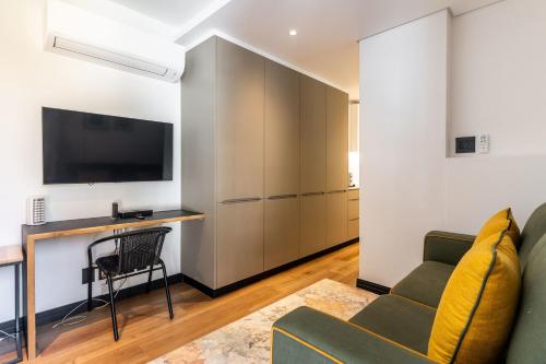 302 Marvol On Hall