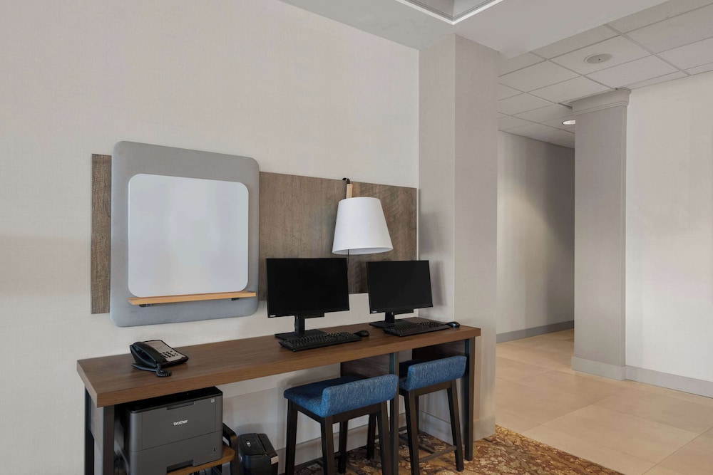 Hilton Garden Inn Omaha East Council Bluffs - photo 56