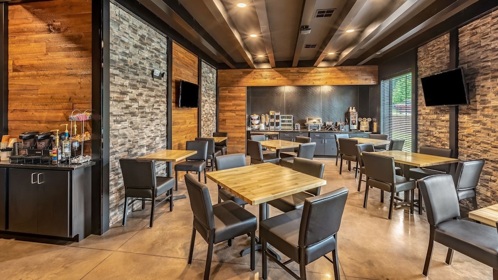 Cobblestone Hotel & Suites Hartford - photo 46