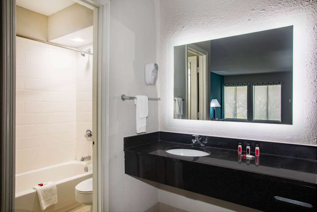 Days Inn by Wyndham Mobile I 65 - photo 15
