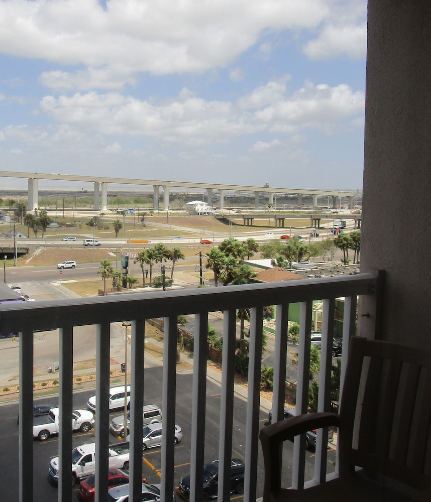 DoubleTree by Hilton Corpus Christi Beachfront - photo 42