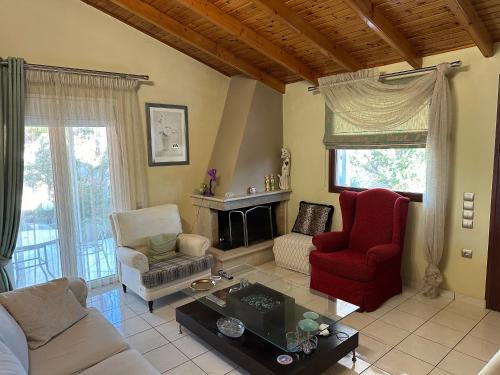 Elenas House — 4-Star Luxury Hotel in Kineta, Greece