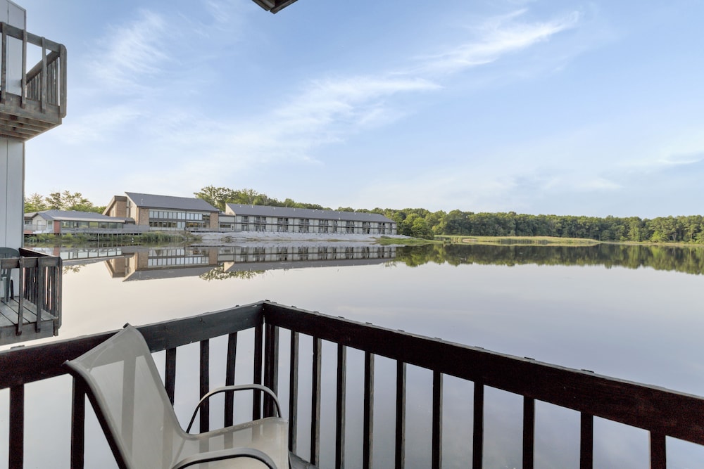 Waterbird Lakeside Inn - photo 11
