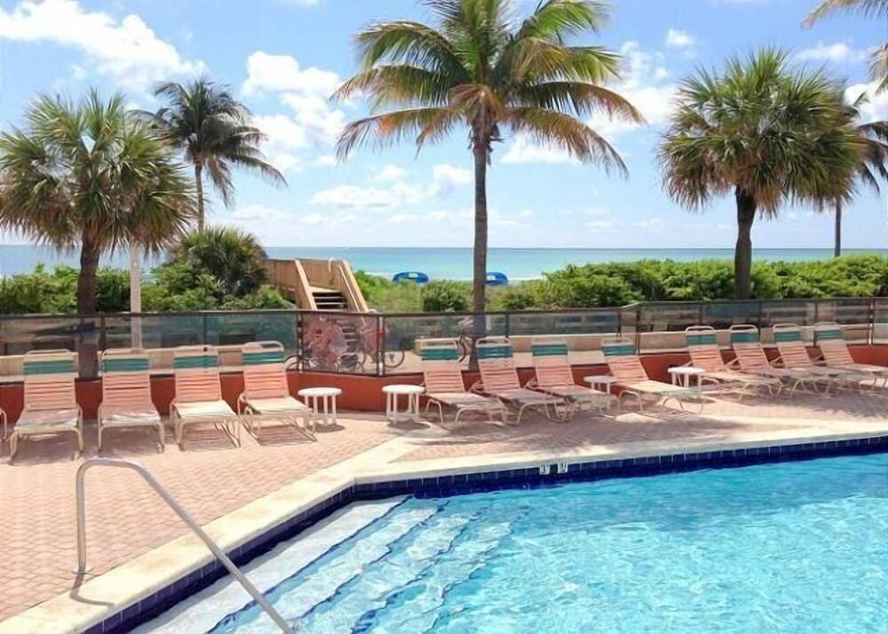 Hollywood Beach Resort Studio With 2 Double Beds - photo 13