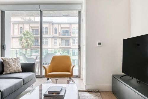 Downtown 1BR w Pool Gym WD nr Staples Center LAX 547 — 4-Star Luxury Hotel in Los Angeles, United States