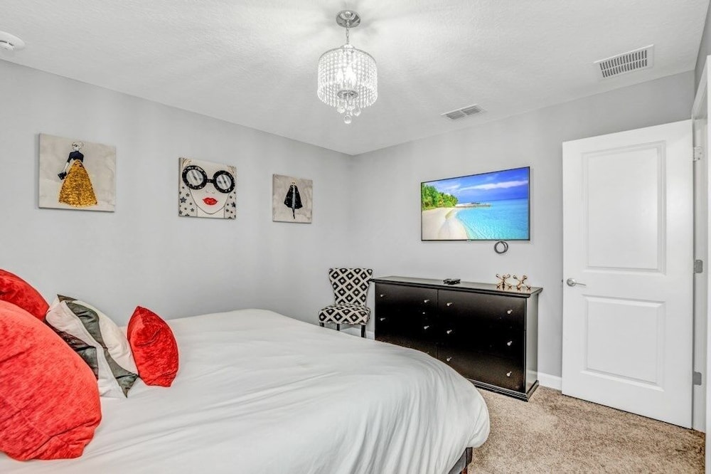 Storey Lake Resort 9 Bed Game theater Room 9 Bedroom Home by RedAwning - photo 14