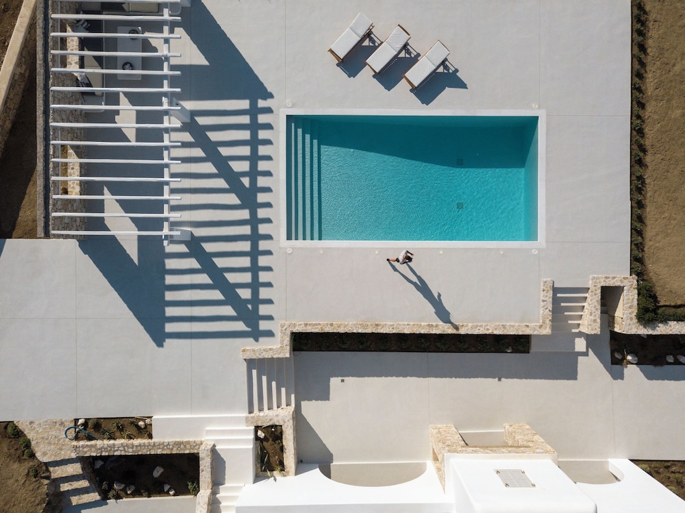 Mesmerizing 5bed Villa with Pool in Kanalia — 4-Star Luxury Hotel in Mykonos, Greece