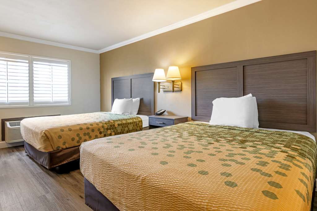 Econo Lodge Moreno Valley - photo 16