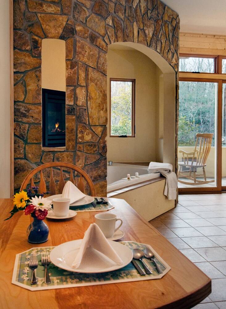 The Chalet Suites Boutique Hotel - photo 8