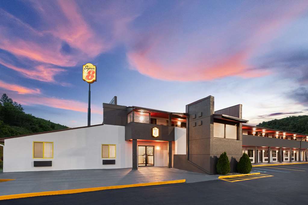 Super 8 by Wyndham Bridgeport Clarksburg Area - photo 6