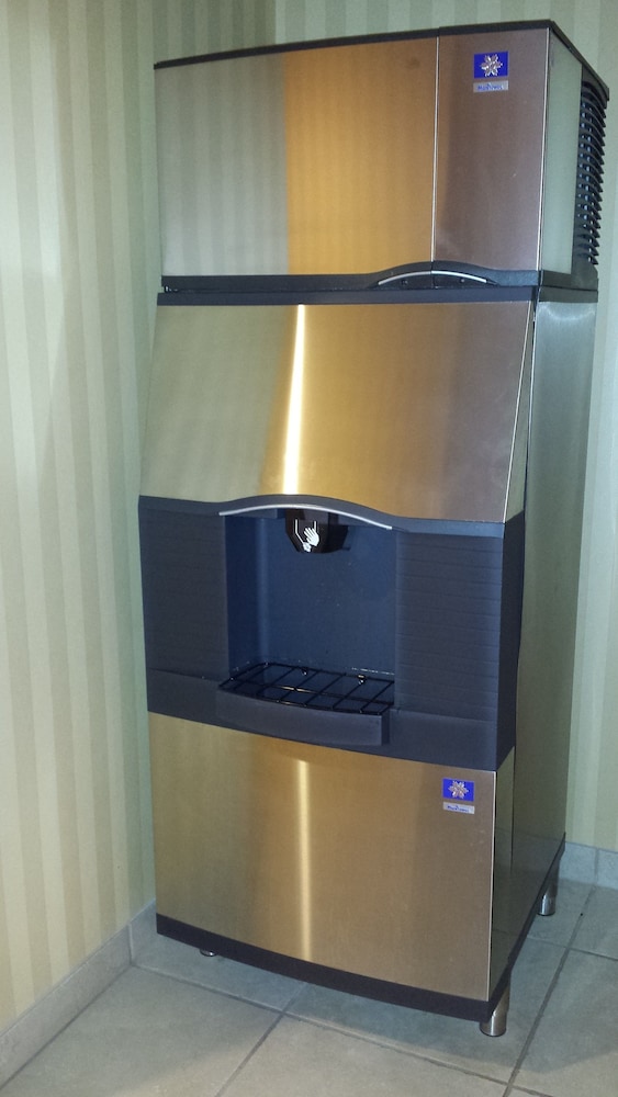 Cobblestone Inn & Suites Brillion - photo 36