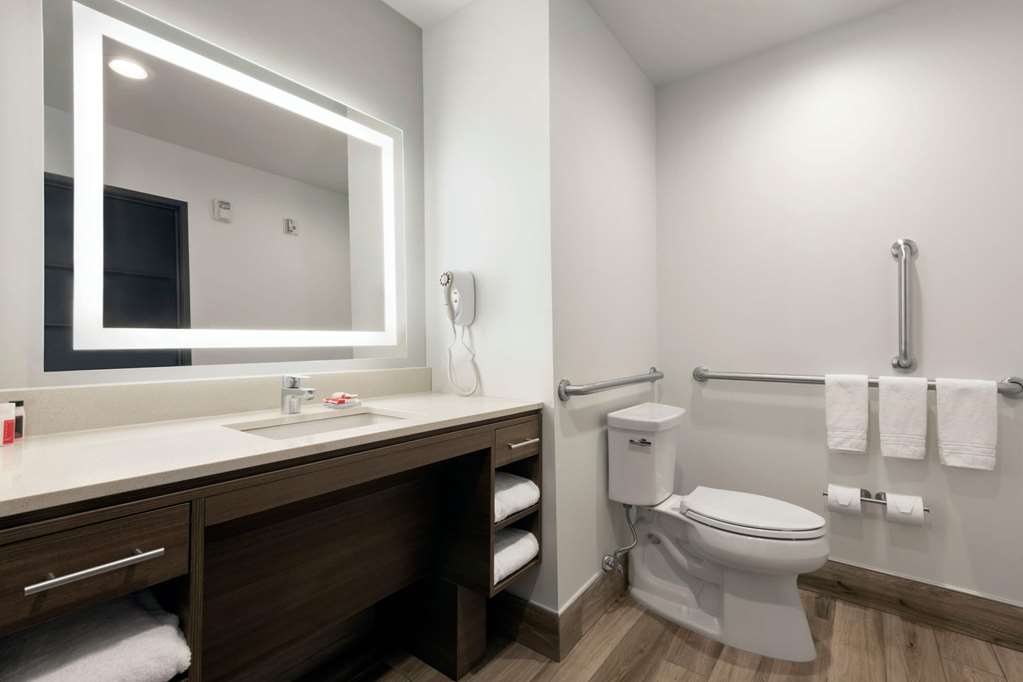 Days Inn & Suites by Wyndham Beaumont West I 10 & Walden - photo 18