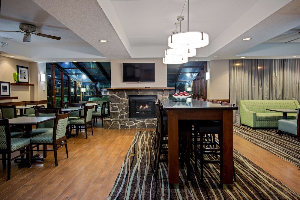 Hampton Inn West Springfield - photo 28