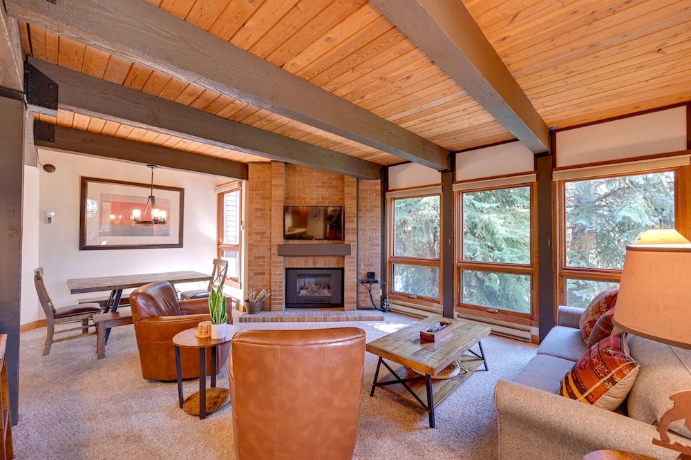 Upscale Condo w Balcony 1 2 Mi to Ski Resort - photo 18
