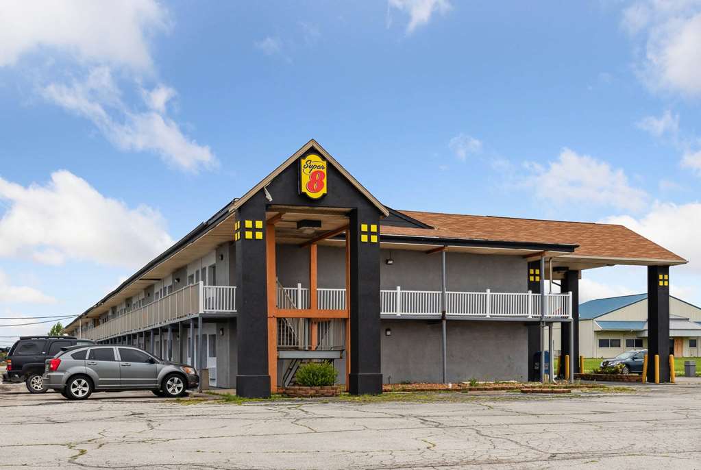 Super 8 by Wyndham Millbury Toledo - photo 6