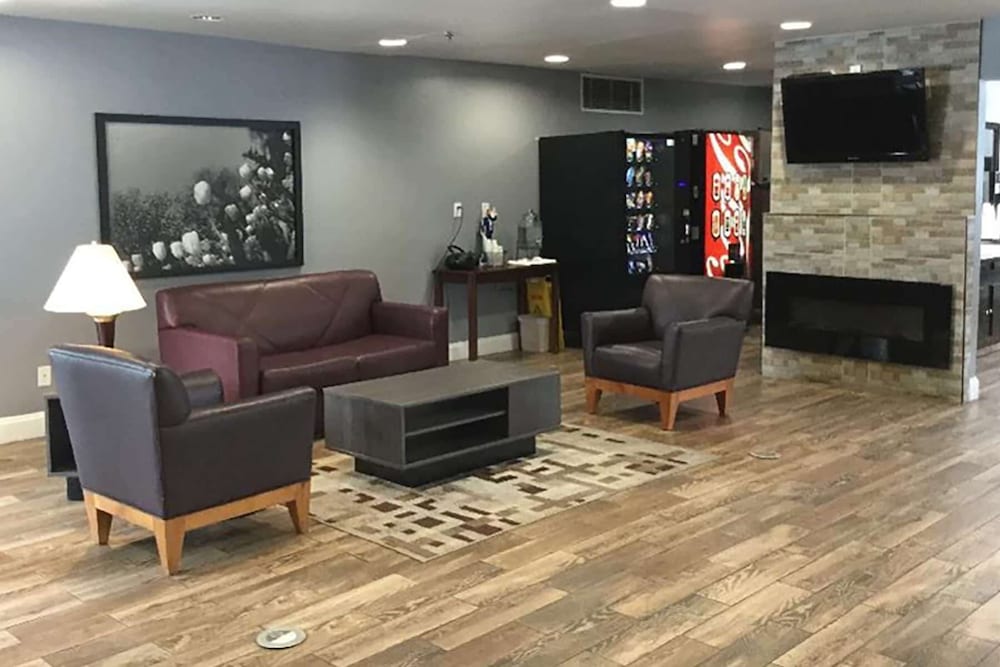 Howard Johnson Inn Cleveland Airport - photo 5