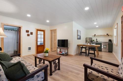 Waterfront 3 Bed Plus 3 Bath On Squam 20721460 — Holderness