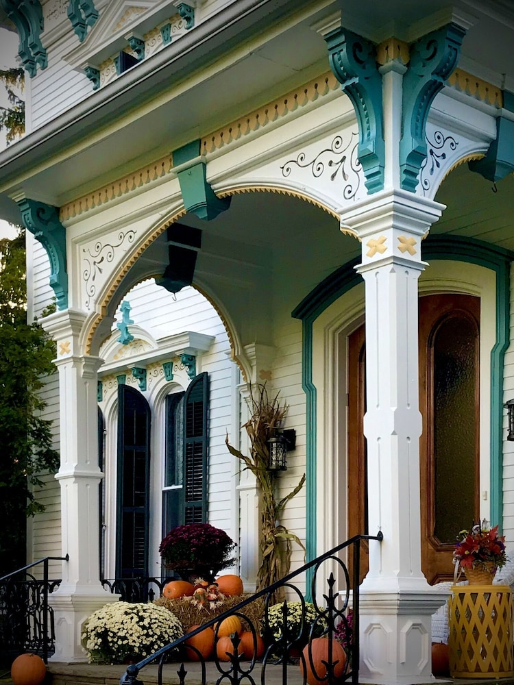 Tillinghast Manor Bed & Brunch pet-friendly hotel Ovid