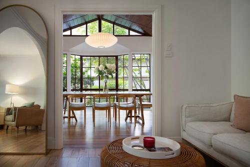 Stanbridge House perfect escape modern comforts — 4-Star Luxury Hotel in Daylesford, Australia