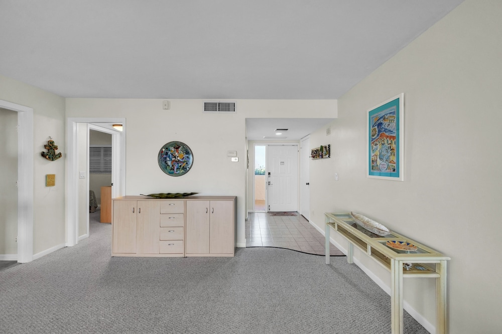 Gulf view Condo With Resort style Amenities 2 Bedroom Condo - photo 28