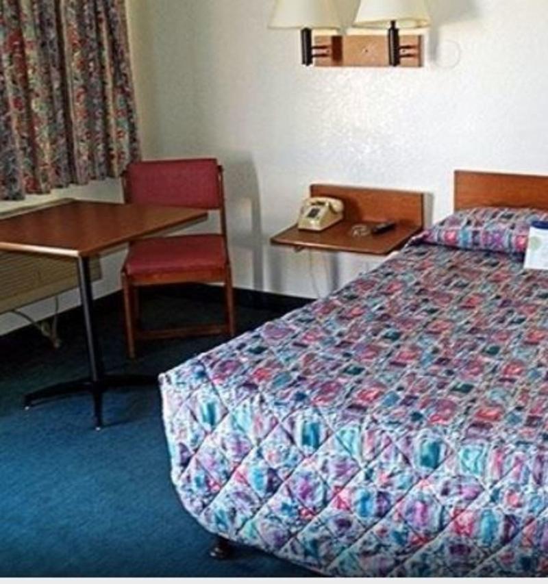 Rodeway Inn Fort Smith I 40 - photo 9