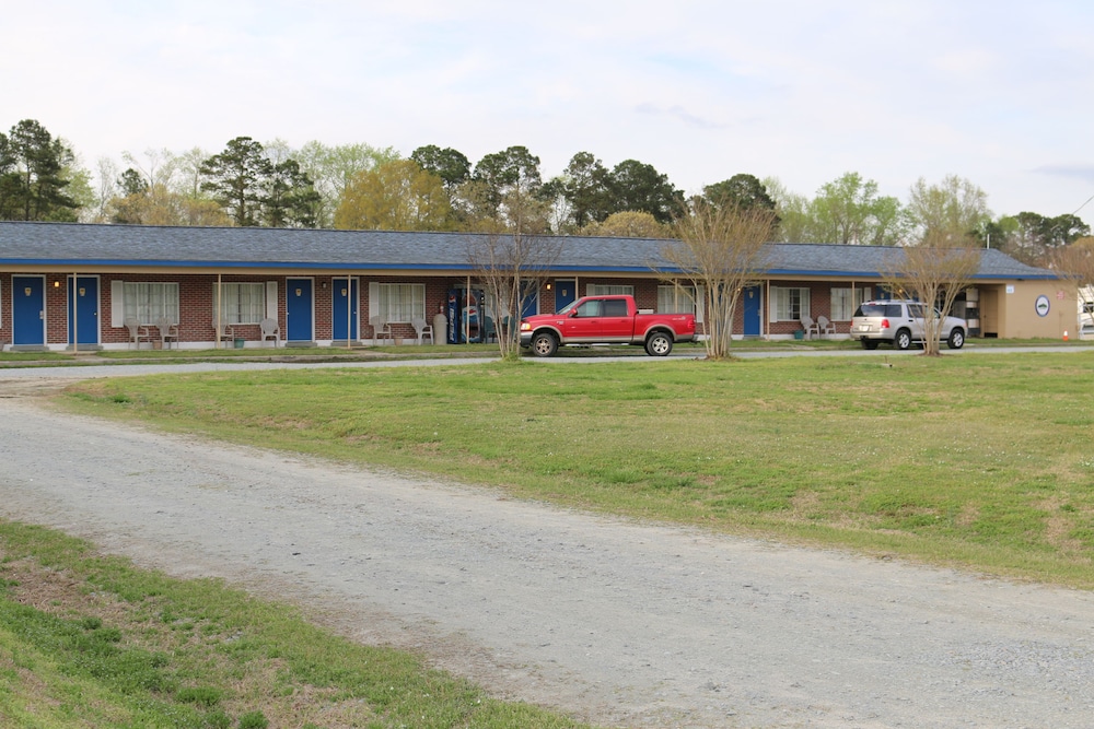 Four Oaks Lodging & RV Resort - photo 17