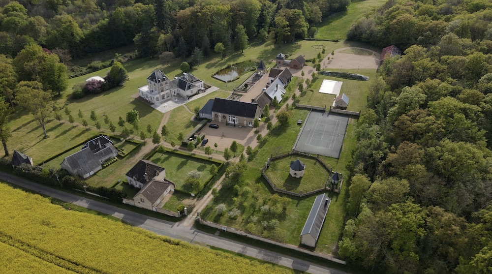 Domaine de la Vaudourière — 4-Star Luxury Hotel in Lunay, France
