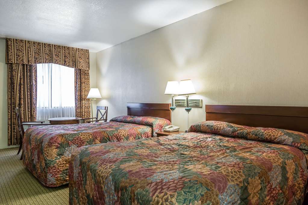 Rodeway Inn Magic Mountain Area - photo 14